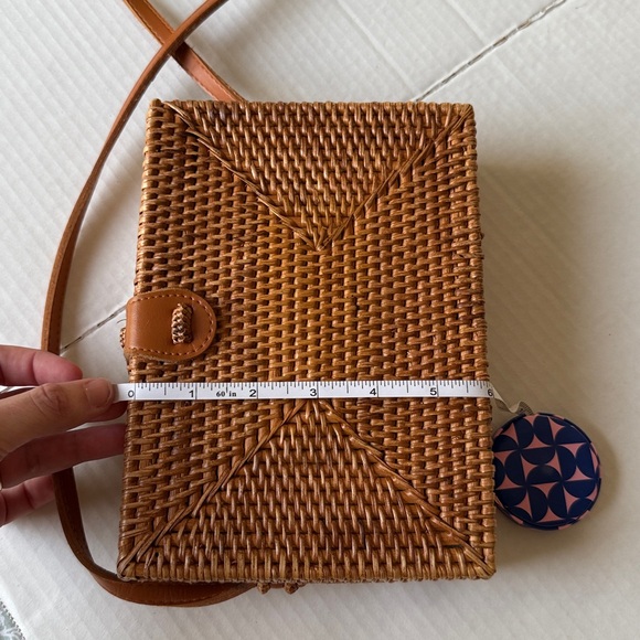 Ratan Whicker Floral Small Summer Purse - Picture 7 of 9